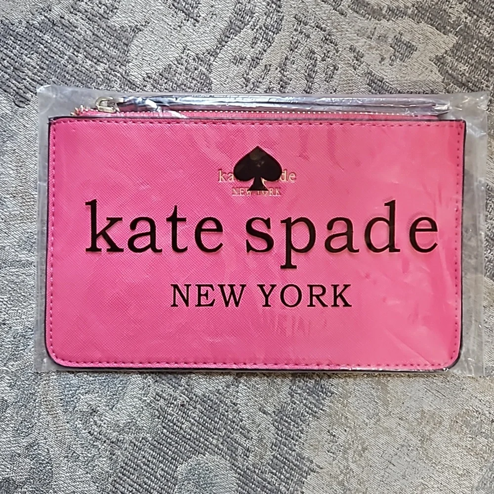 Gifted NIP Kate Spade Dark Pink Wristlet - Picture 1 of 10